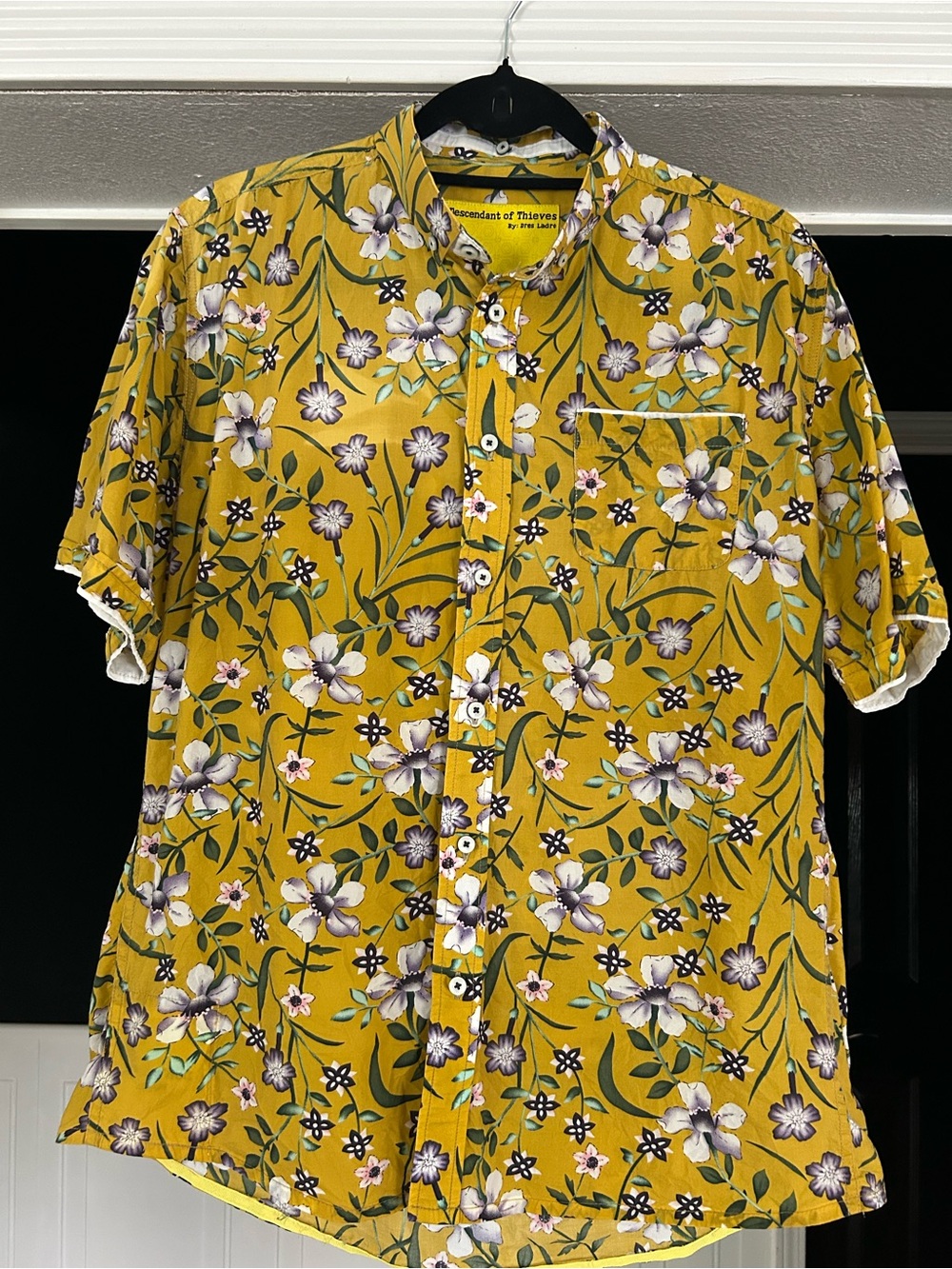 Descendent of thieves by Dres Ladre Yellow Floral Short-Sleeve Button Down Sz L